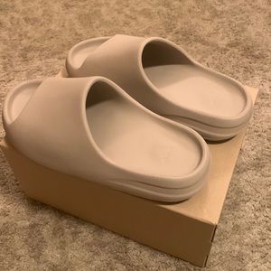 Yeezy slide pure